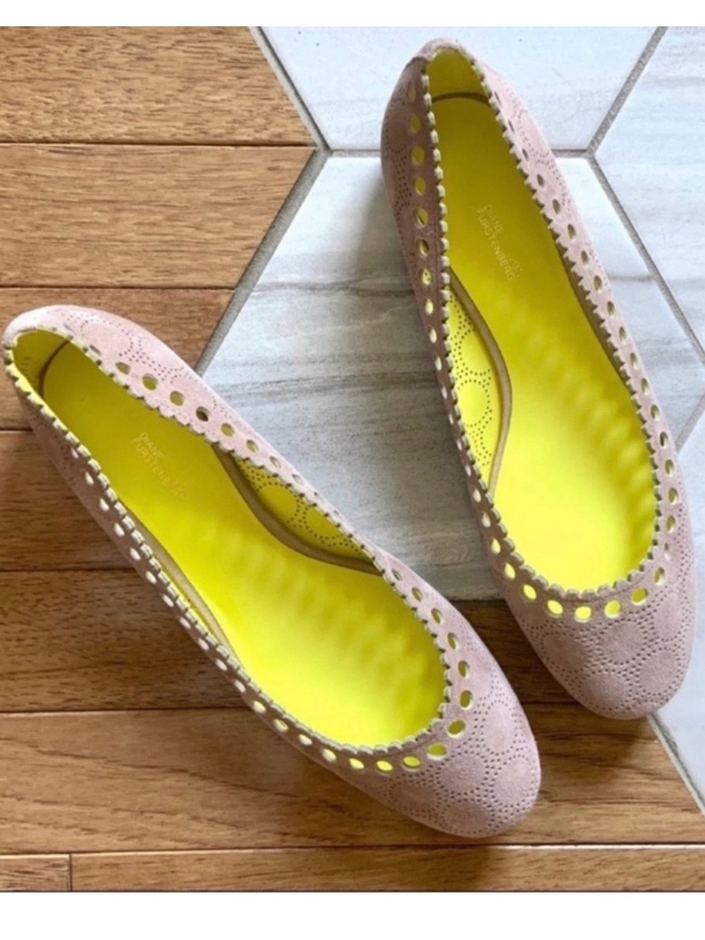 Diane Von Furstenberg Corolla Suede Laser Cut Round Toe Ballet Flat In Tan Sz 38